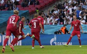 Tin tức Euro 2020 -Tuyển Anh giành vé vào chung kết trong tranh cãi