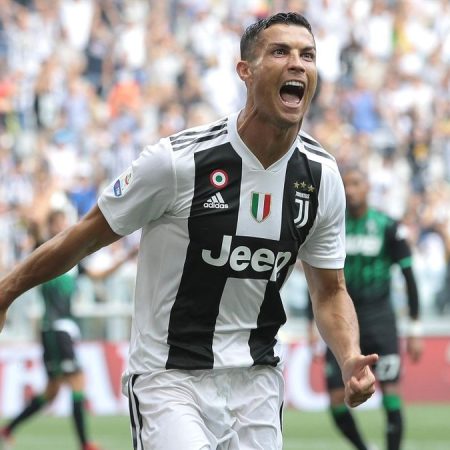 Tiền đạo Ronaldo nhận thêm một kỷ lục Guinness